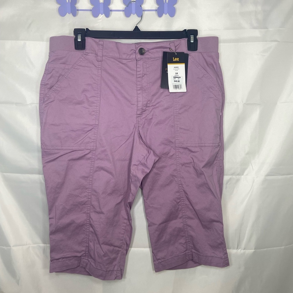 NWOT LEE women’s relaxed fit mid rise skimmer plum purple stretch capris pants